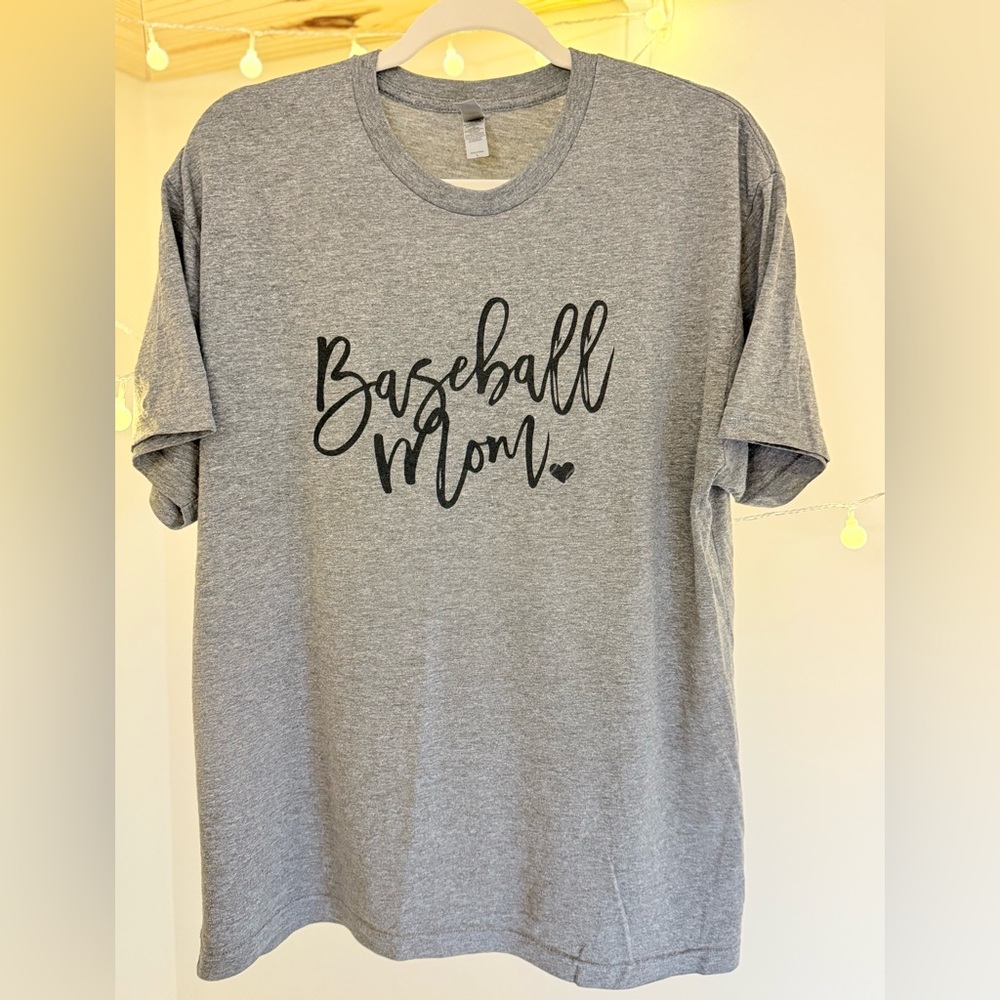 Gray Baseball Mom T-Shirt‎